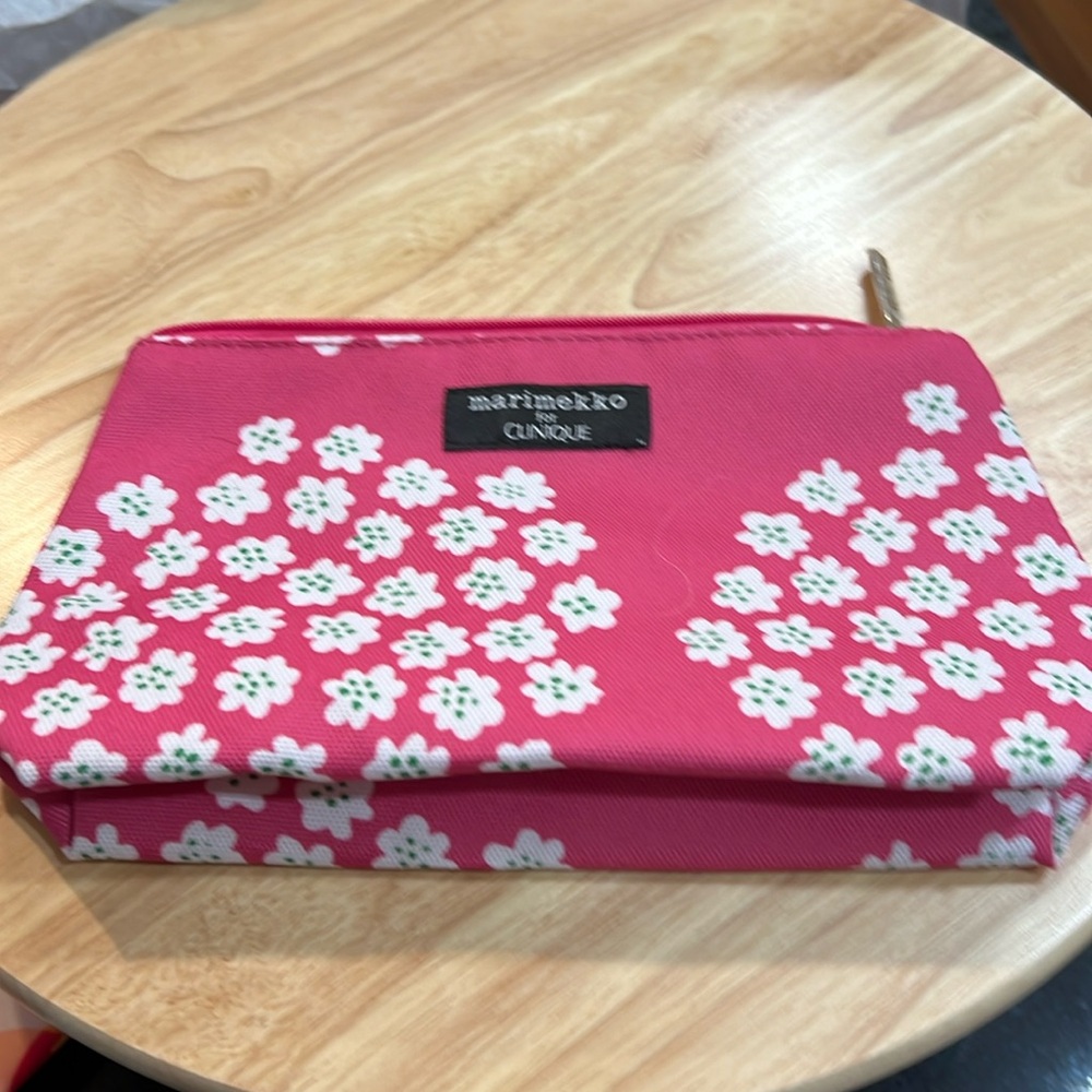 Small Clinique make up bag
